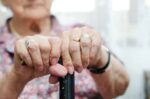Σπείρα Ρομά που εξαπατούσε ηλικιωμένες παριστάνοντας τεχνικούς του ΔΕΔΔΗΕ στη Λαμία στα χέρια της Αστυνομίας