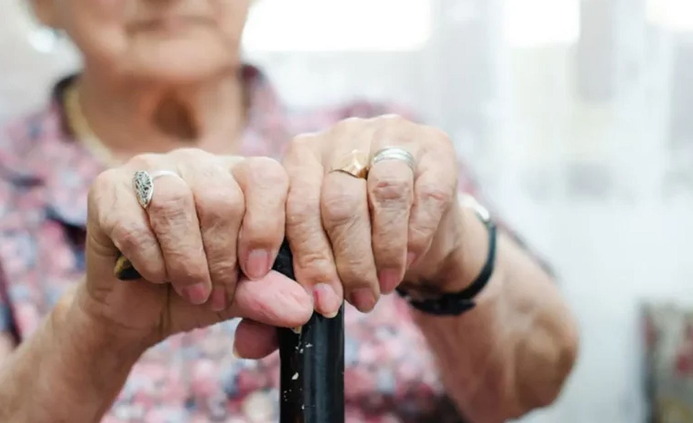 Σπείρα Ρομά που εξαπατούσε ηλικιωμένες παριστάνοντας τεχνικούς του ΔΕΔΔΗΕ στη Λαμία στα χέρια της Αστυνομίας