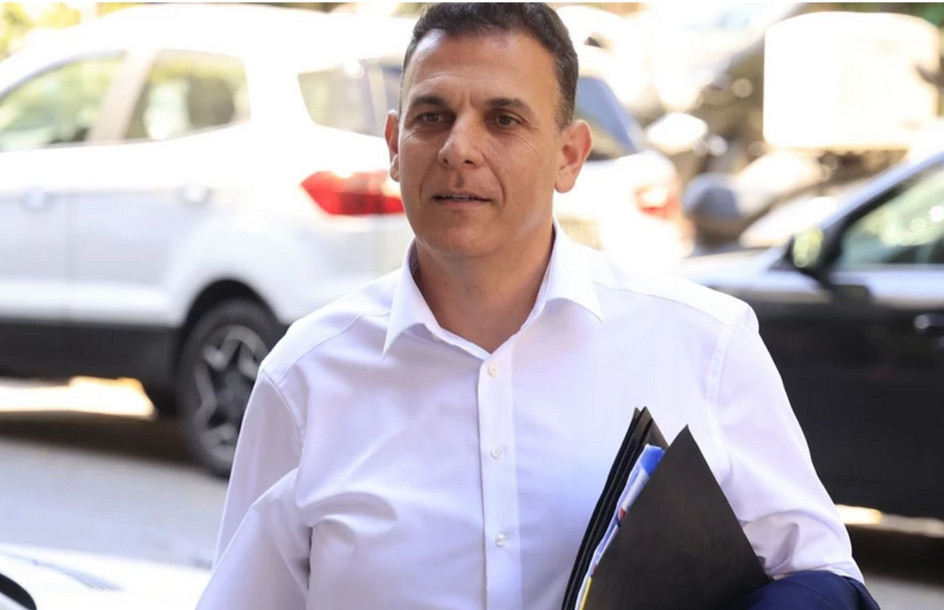 Γιώργος Καραμέρος παραιτήθηκε από βουλευτής του ΣΥΡΙΖΑ και από κάθε κομματική ιδιότητα – Επιστρέφει την έδρα στο κόμμα