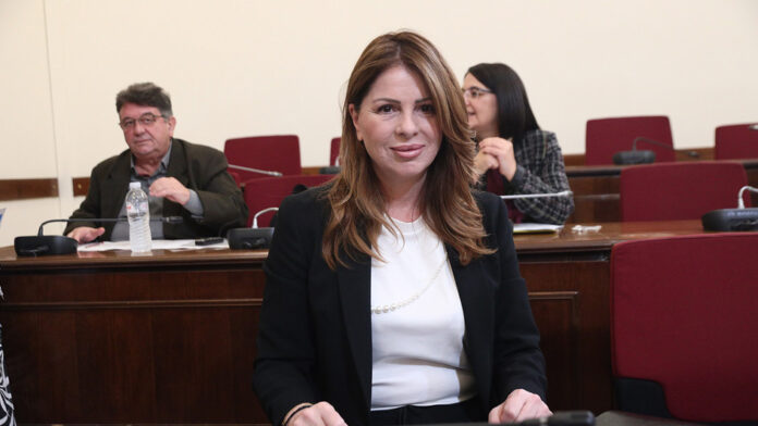 Κατερίνα Παπακώστα: «Δεν λυγίζω – Θα είμαι εκ νέου υποψήφια» και δηλώνει παρούσα για τις εκλογές