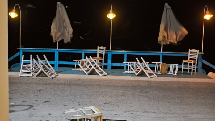Κέρκυρα: Σφοδρή κακοκαιρία, έπεσαν δέντρα, έκλεισαν δρόμοι και προκλήθηκαν προβλήματα στην ηλεκτροδότηση