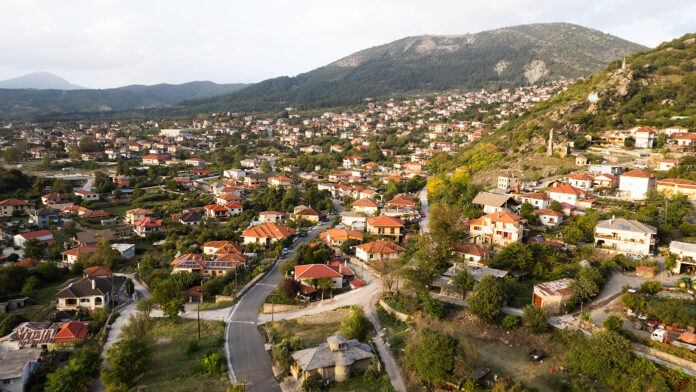 Ηλικιωμένος καρφώθηκε σε κάγκελα περίφραξης σε χωριό της Κόνιτσας