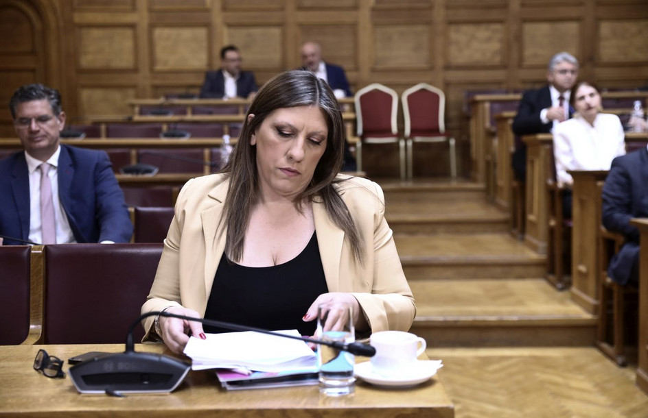 Ζωή Κωνσταντοπούλου στη Βουλή: Έκρηξη όταν ο Θεόφιλος Ξανθόπουλος επιχείρησε να κεράσει γλυκά για τη γιορτή του