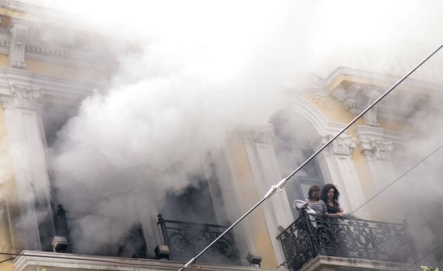 46χρονη για τον εμπρησμό στη Marfin παρουσιάζεται την Τρίτη ενώπιον βρετανικού δικαστηρίου για το αίτημα έκδοσης στην Ελλάδα