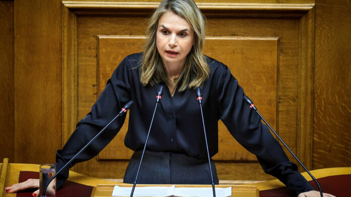 Μ. Αποστολάκη: Το ETCS δεν λειτουργεί στους ελληνικούς σιδηροδρόμους, τρία χρόνια μετά τα Τέμπη