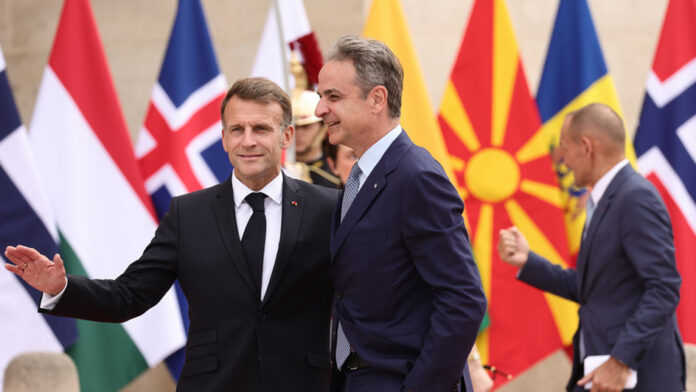 Κυριάκος Μητσοτάκης στη «Σύνοδο των Προθύμων» στο Παρίσι – Τα ζητήματα στο δείπνο των ηγετών