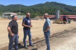 Σε εξέλιξη η ανακατασκευή του χλοοτάπητα στο Δημοτικό Γήπεδο Μουζακίου