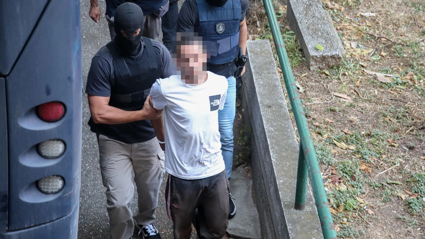 Ελεύθεροι οι δύο αντιεξουσιαστές για το επεισόδιο στο Δικαστικό Μέγαρο: φονική επίθεση στο σπίτι της οικογένειας Νέστορα