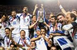 Σαν σήμερα 4 Ιουλίου: Η Ελλάδα κατακτά το Euro 2004 και πανηγυρίζει στους δρόμους
