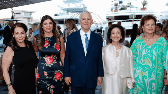 Τέσσερις νέες θερμοκοιτίδες διακομιδής για το ΕΚΑΒ από το καλοκαιρινό φιλανθρωπικό δείπνο της Lifeline Hellas