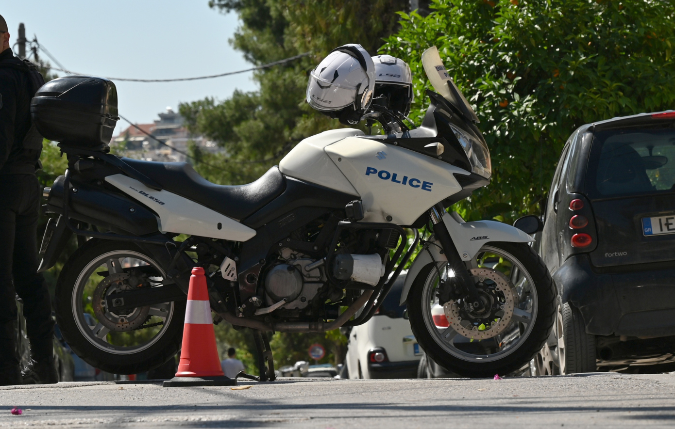 Δύο συλλήψεις για διακίνηση ναρκωτικών στην Πάρο: Εμβόλισε μοτοσικλέτα αστυνομικού για να διαφύγει