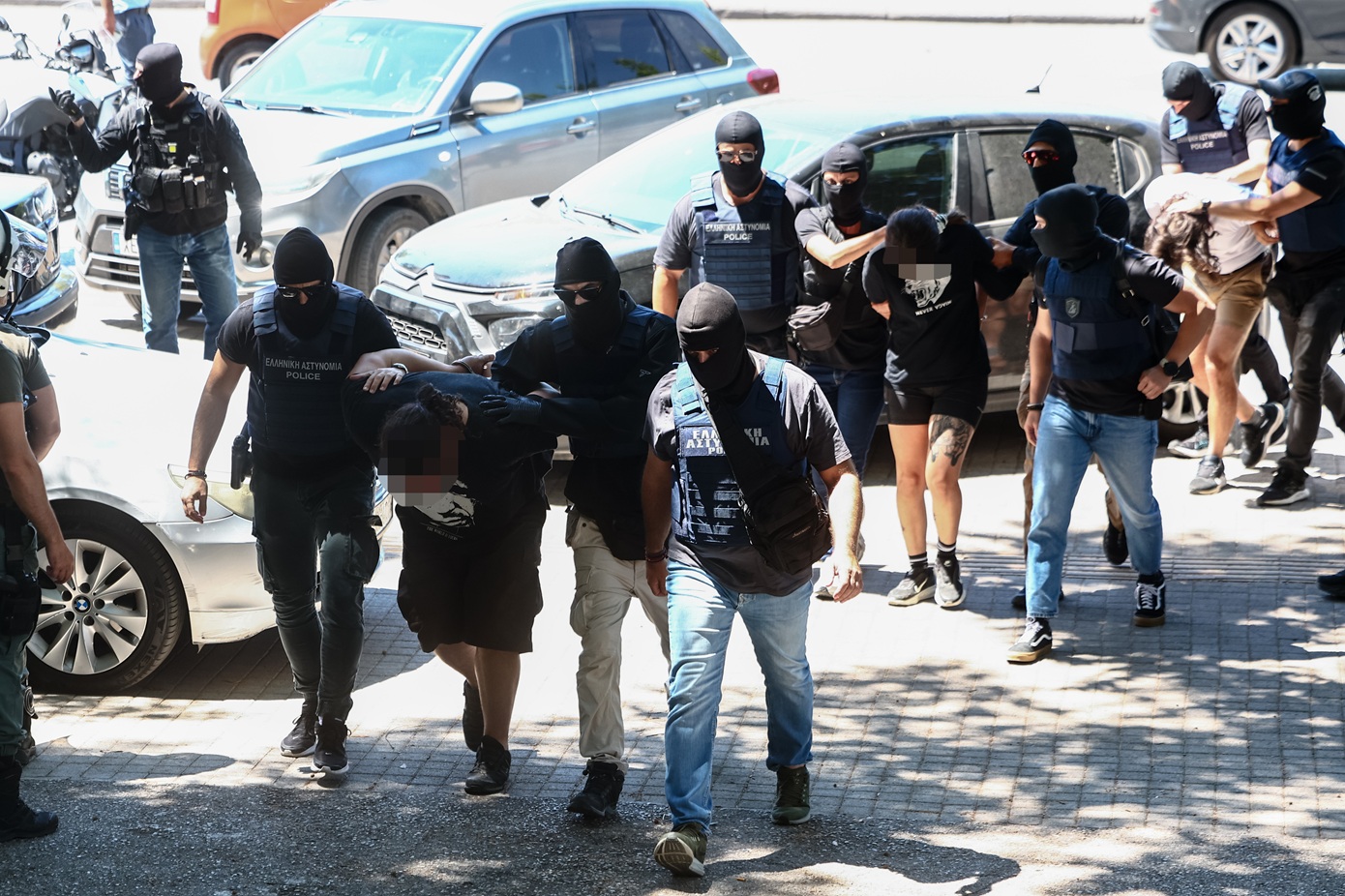 ΕΛ.ΑΣ.: Ανακοίνωση για τη σύλληψη των τριών ατόμων για την επίθεση στο σπίτι της Αφροδίτης Νέστορα