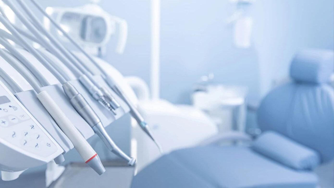 Ειδικό οδοντιατρείο ΑμεΑ του Κρατικού Νοσοκομείου Νίκαιας: 24 χρόνια λειτουργίας και 100 επεμβάσεις τον χρόνο υπό γενική αναισθησία
