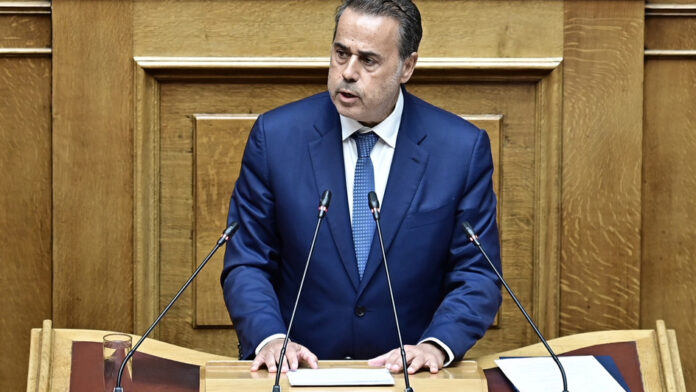 Παπασταύρου στη Βουλή: Όποιος λέει «όχι» στο νομοσχέδιο για το νερό λέει ταυτόχρονα «ναι» στα πεπαλαιωμένα δίκτυα