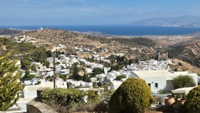 Δ. Πάρου: Υπογραφή συμφωνητικού για τη μεταφορά κάδων στον οικισμό Λευκών