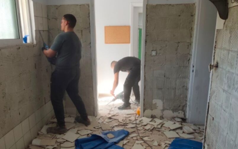 Οι εργασίες ανακατασκευής στο Δημοτικό Στάδιο Πεύκης βρίσκονται σε εξέλιξη