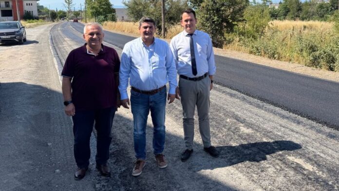 Ασφαλτόστρωση κομβικού οδικού άξονα σε εξέλιξη στον Δήμο Πέλλας