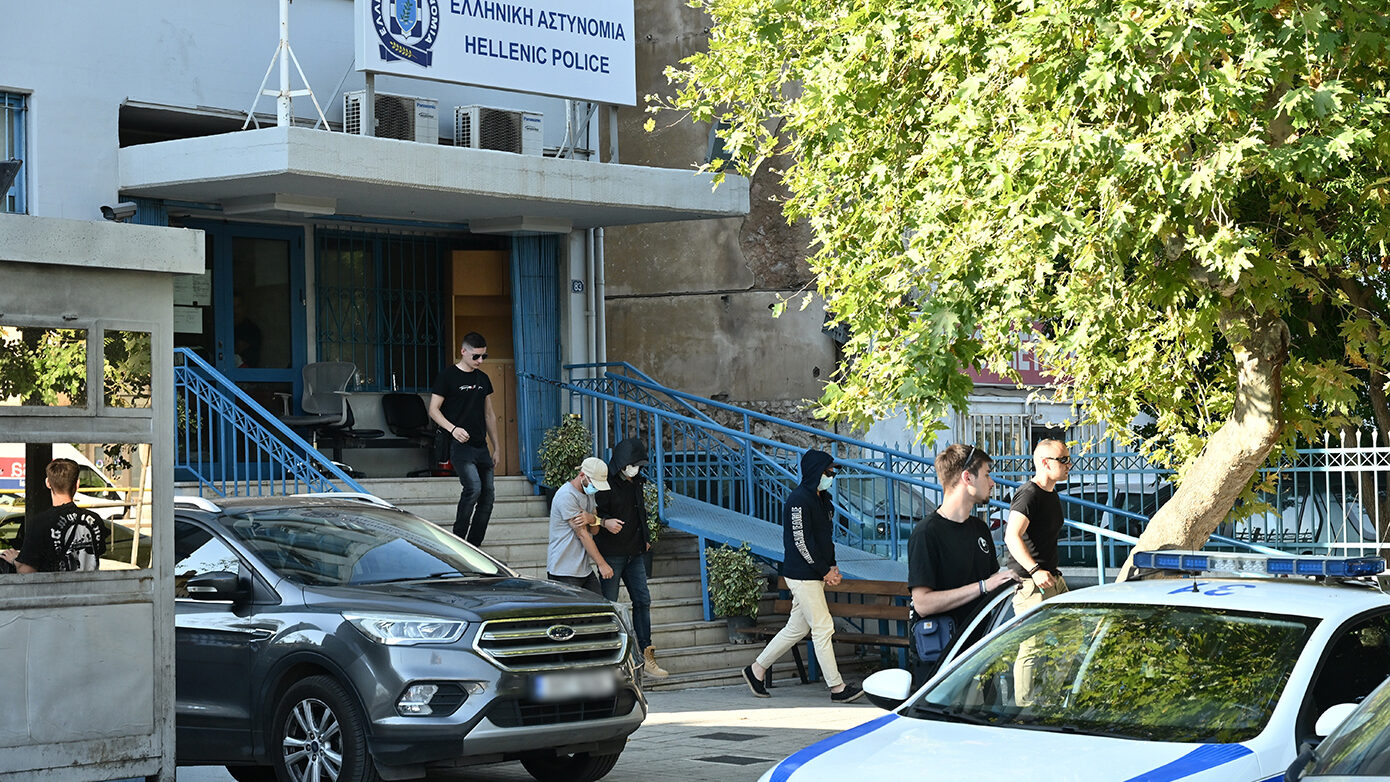 Κατάρρευση πολυκατοικίας στα Πετράλωνα: Στα δικαστήρια της Ευελπίδων οι 5 συλληφθέντες
