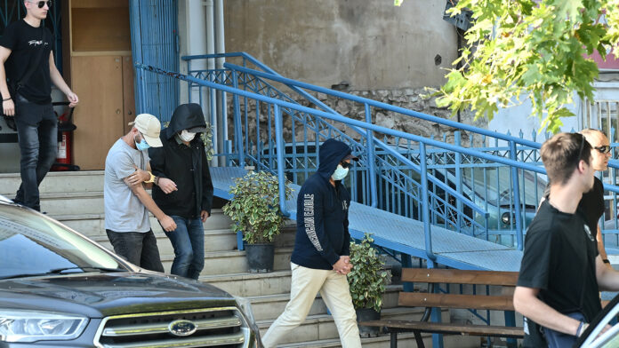 Κατάρρευση πολυκατοικίας στα Πετράλωνα: Ελεύθεροι οι πέντε συλληφθέντες – Περαιτέρω έρευνα διέταξε ο εισαγγελέας