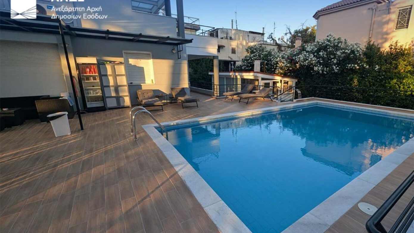 Δήλωνε άστεγη και έμενε σε βίλα με πισίνα – Λαβράκι της ΑΑΔΕ με μεγάλο κύκλωμα φοροδιαφυγής άνω των 17 εκατ. ευρώ
