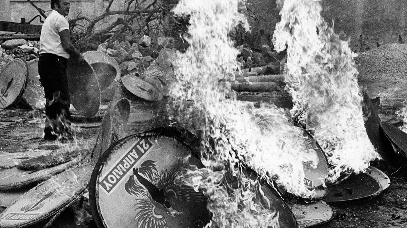 24 Ιουλίου: Η πτώση της Χούντας και η νύχτα που άρχισε η Μεταπολίτευση