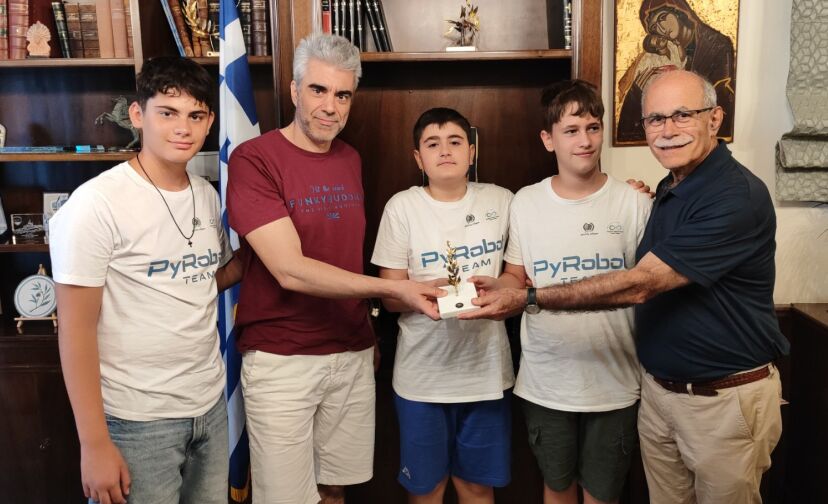 Οι πρωταθλητές ρομποτικής «Py-Robo» στο Δημαρχείο Πύργου