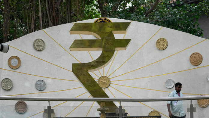 Ινδία: Αναζητά περισσότερες καταθέσεις σε ξένο νόμισμα από τους Ινδούς του εξωτερικού