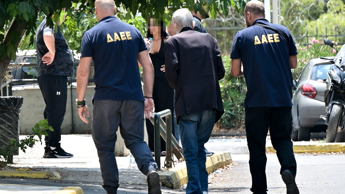 Προφυλακίστηκε ο 76χρονος για την πυρκαγιά στο Σισμανόγλειο – «Άφησα το τσιγάρο στο σεντόνι του κρεβατιού και άρπαξε φωτιά»