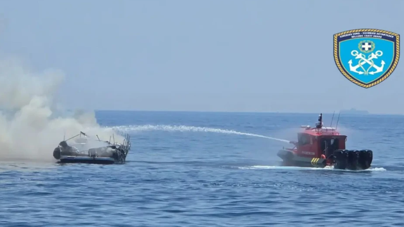 Τούρκοι έσωσαν τους επιβαίνοντες στο σκάφος που κάηκε ανοιχτά της Βουλιαγμένης