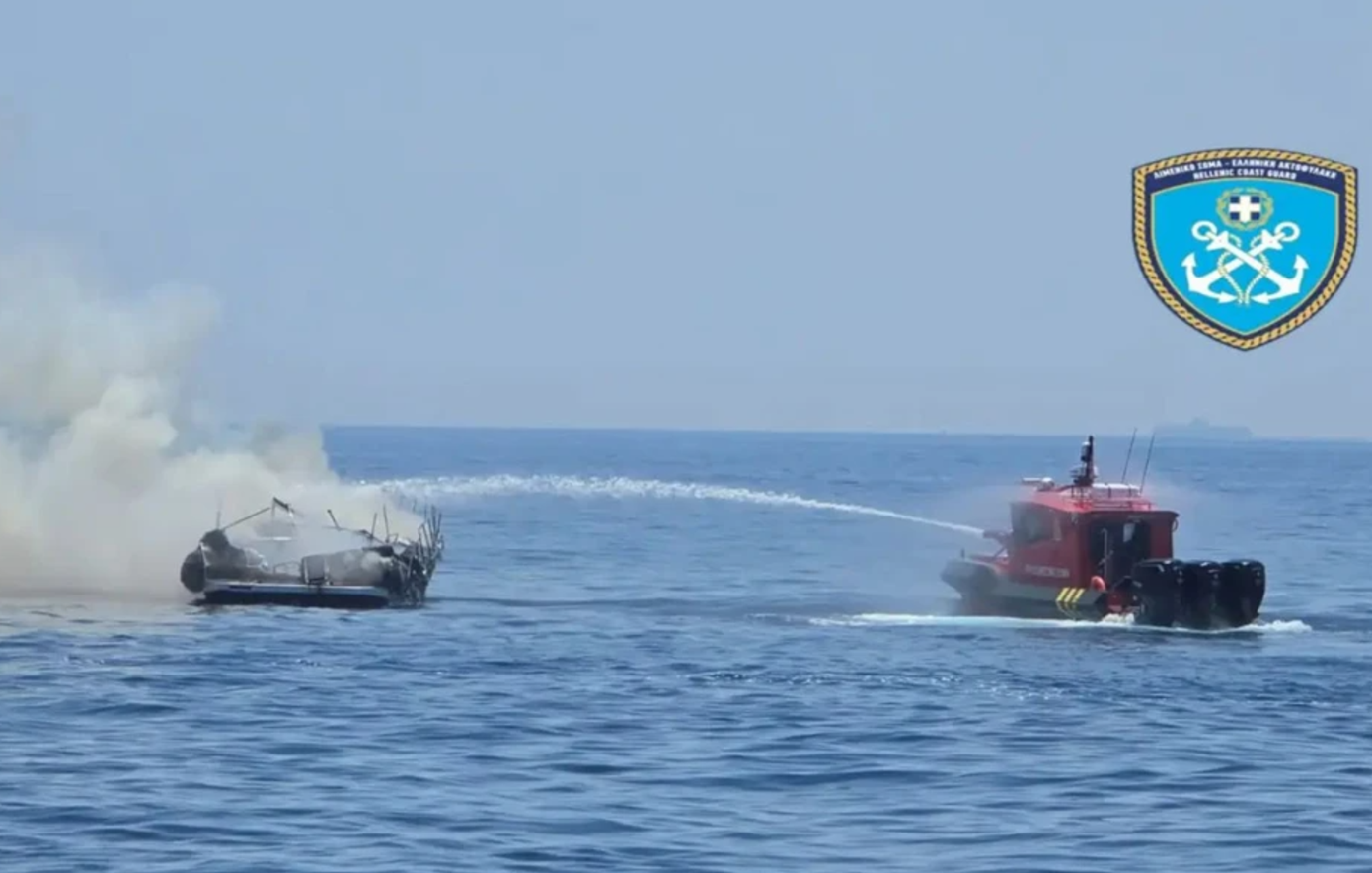 Τούρκοι έσωσαν τους επιβαίνοντες στο σκάφος που κάηκε ανοιχτά της Βουλιαγμένης