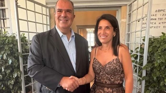 Sir Στ. Χατζηιωάννου επίτιμος δημότης Σπετσών