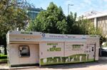 Οι δήμοι της Αττικής καλούνται να αναλάβουν τα «σπιτάκια ανακύκλωσης» εν μέσω σκανδάλου