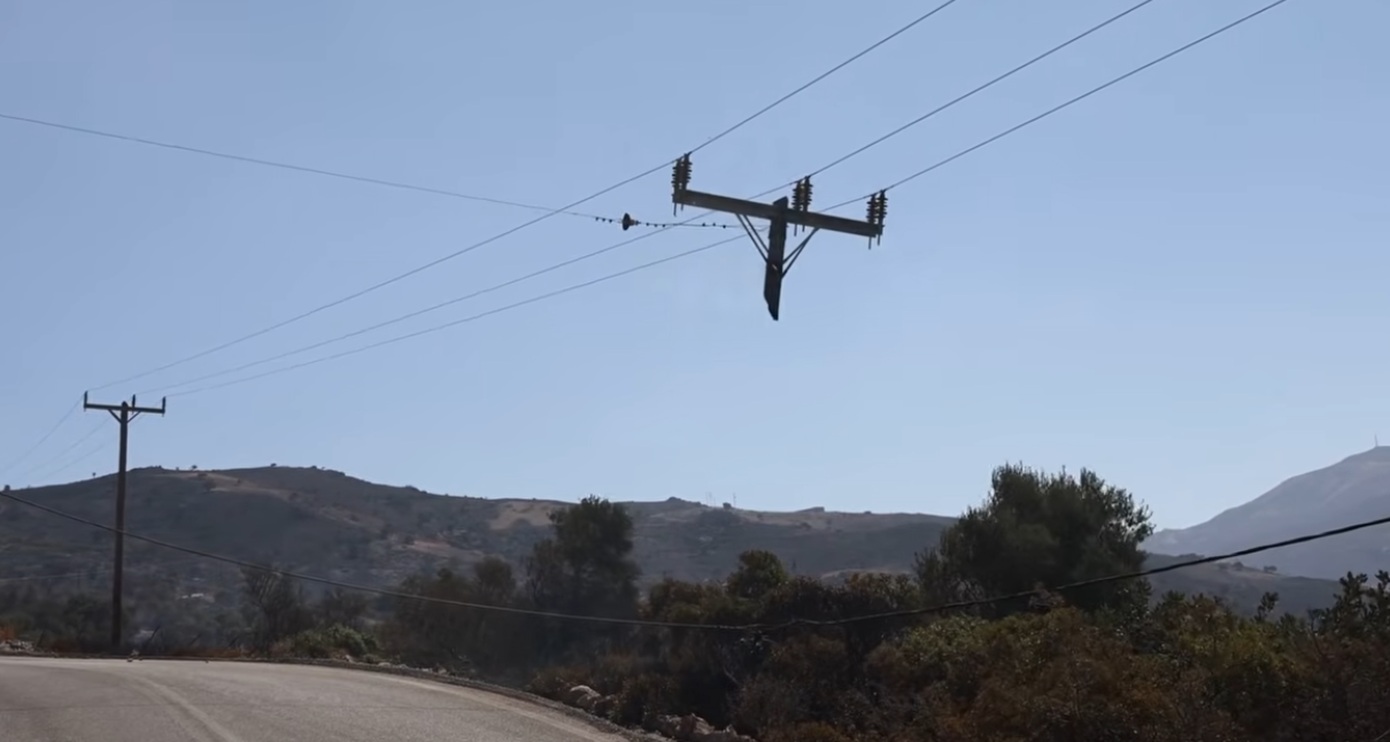 Φλεγόμενος στύλος ηλεκτρικού ρεύματος στο Ρέθυμνο σε βίντεο