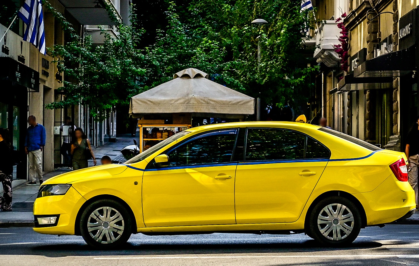 21χρονος ταξιτζής χρέωσε τετραπλάσιο κόμιστρο χωρίς άδεια: 175€ από το «Βενιζέλος» μέχρι το κέντρο της Αθήνας