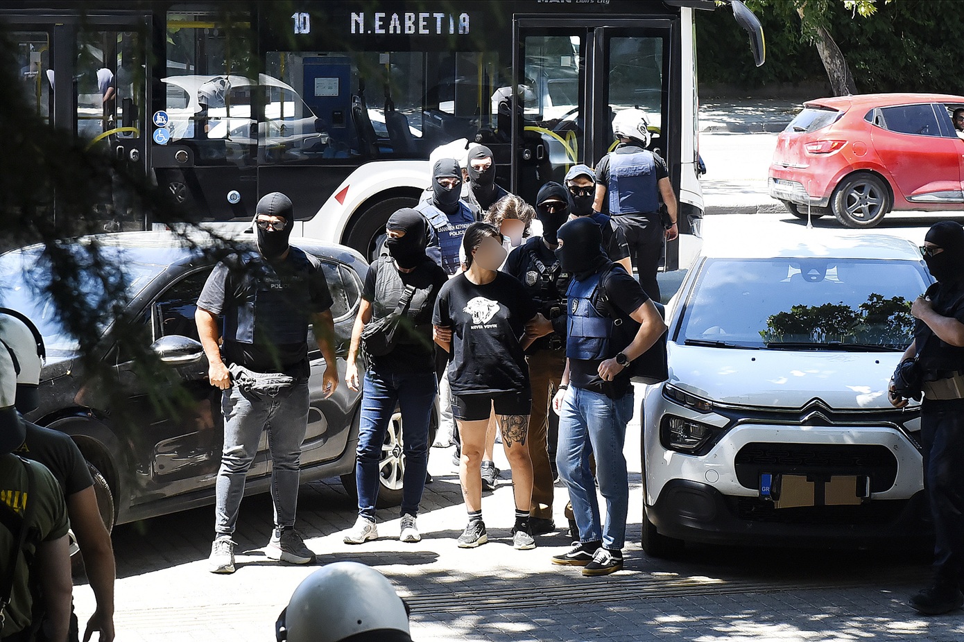 Δίωξη για ανθρωποκτονία με ενδεχόμενο δόλο στους 3 συλληφθέντες για τη φονική εμπρηστική επίθεση στο σπίτι της Αφροδίτης Νέστορα