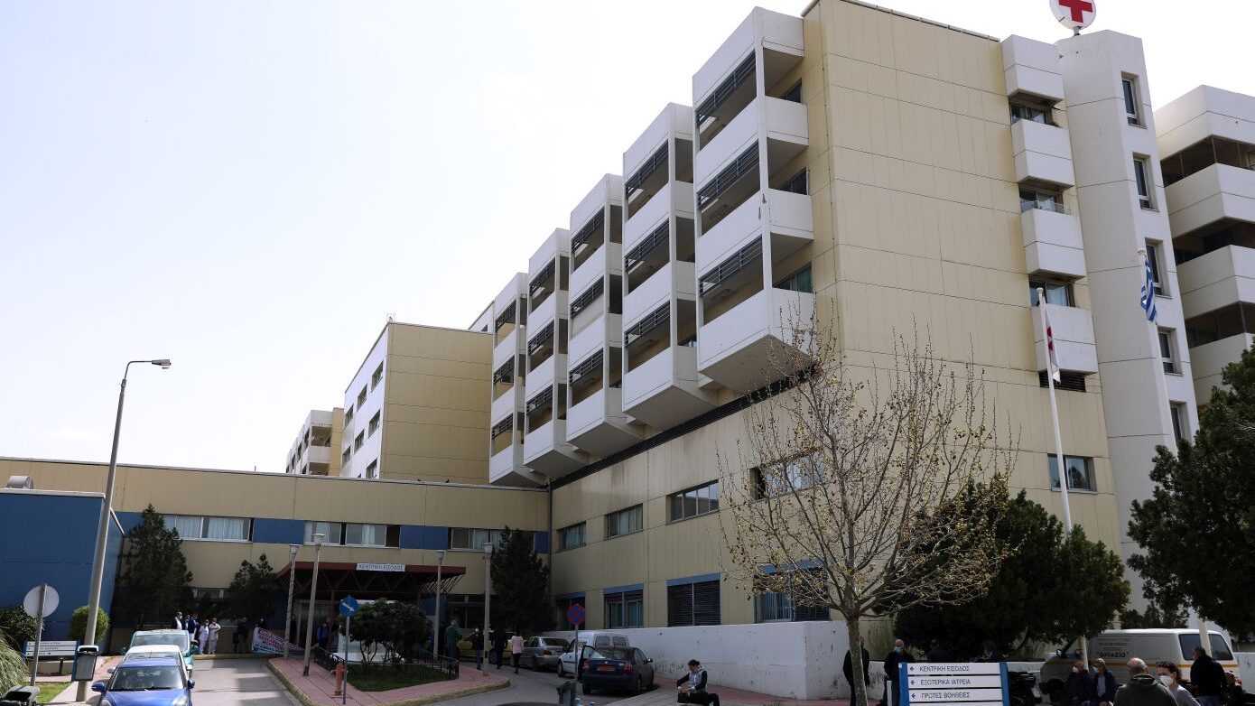 Θριάσιο: Ρομά έσπασαν τζάμια και απείλησαν γιατρούς επειδή καθυστερούσε η διενέργεια αξονικής