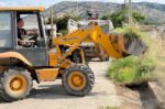 Εργασίες καθαρισμού καναλιού αποστράγγισης σε εξέλιξη στον Τύρναβο
