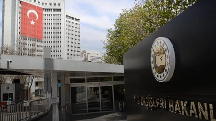 Τουρκία: Αντιδρά στην αναστολή λειτουργίας σχολείων και μιλά για «τουρκική μειονότητα» στη Θράκη