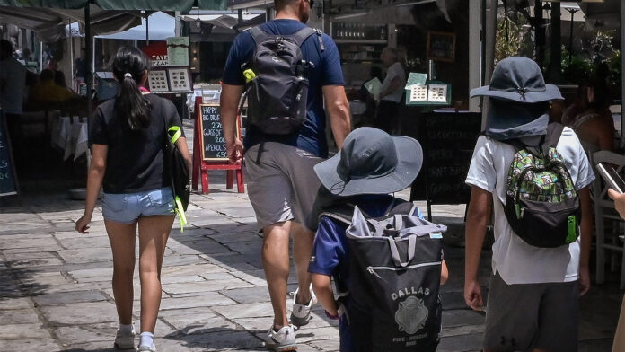 Καιρός: Επιστρέφει το καλοκαίρι με 38 βαθμούς Κελσίου – Πού θα βρέξει