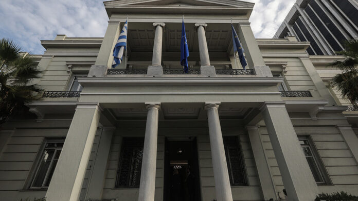 Η Ελλάδα καταδικάζει τις ρωσικές επιθέσεις στην Ουκρανία και την παραβίαση των συνόρων της Πολωνίας