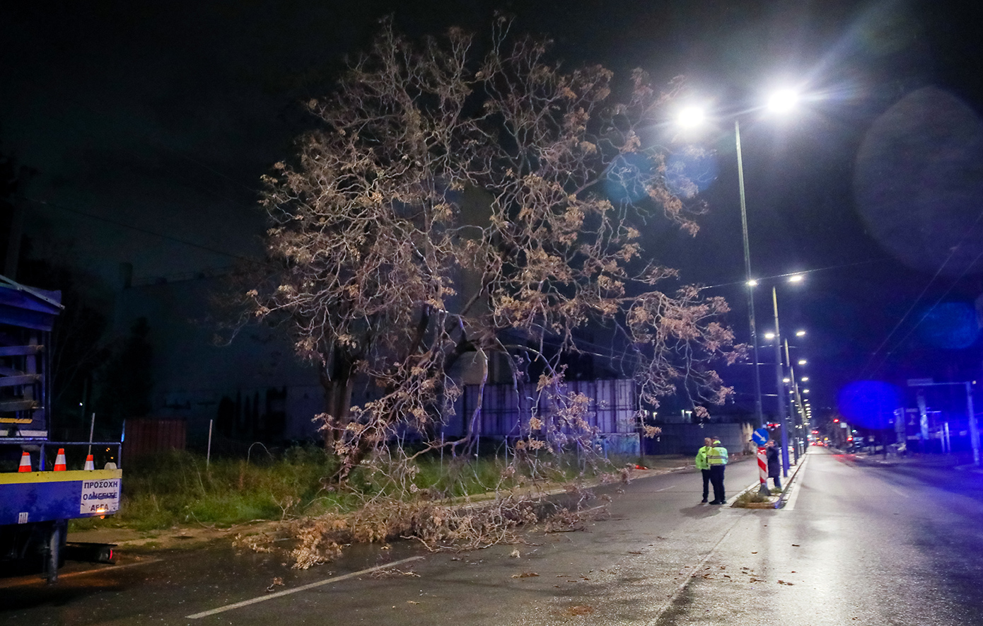Δήμος Αθηναίων: Επιχείρηση καθαρισμού στους δρόμους μετά το πέρασμα της κακοκαιρίας