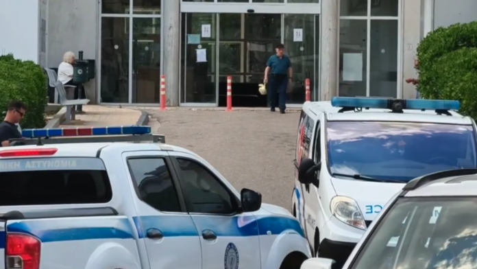Καταδίωξη στο Άργος: Σε τρίτο νοσοκομείο μεταφέρθηκε ο 20χρονος – Πόσες φορές πυροβόλησαν οι αστυνομικοί