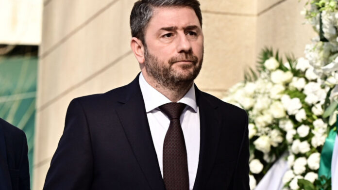 Ανδρουλάκης: Με απόλυτο σεβασμό στο πλευρό των πυροσβεστών