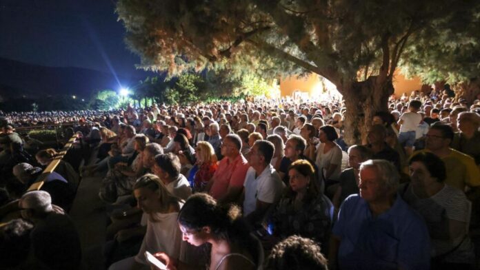 Το Φεστιβάλ της Περιφέρειας Κρήτης υπό το φως του Αυγουστιάτικου φεγγαριού