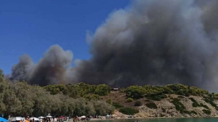 Σαλαμίνα: Ταυτόχρονες φωτιές σε Περιστέρια και Σελήνια – Διαδοχικά μηνύματα του 112 καλούν σε εκκενώσεις