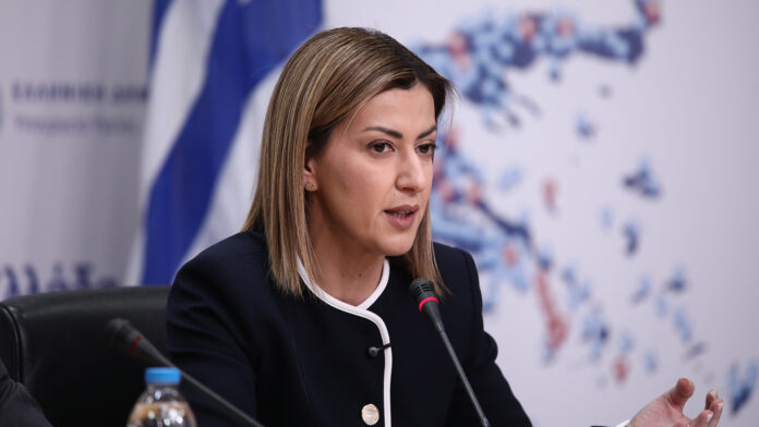 Μεγάλη φωτιά στα Μέγαρα: Η αναπληρώτρια υπουργός Υγείας Ειρήνη Αγαπηδάκη και Κινητές Ομάδες Υγείας σε πλήρη ανάπτυξη στον Άγιο Λουκά