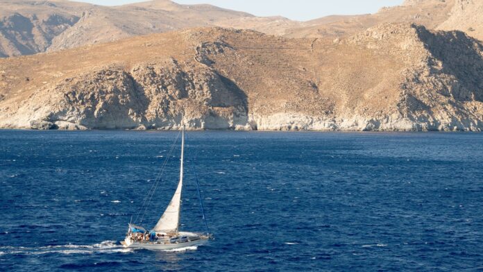 Καιρός: Επιμένει η ζέστη, ενισχύονται οι άνεμοι – Σε ποιες περιοχές θα φτάσει τους 39°C