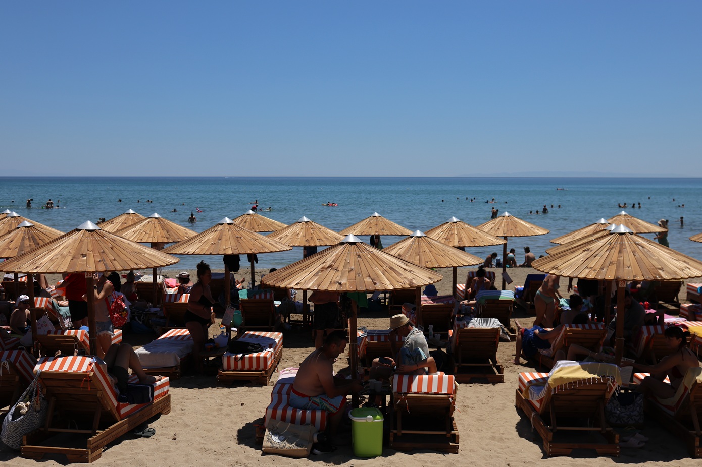 Αθήνα: Οι καλύτερες παραλίες για βουτιές στην Αττική το Σαββατοκύριακο και τον Δεκαπενταύγουστο – Επιλογές από 0 έως 310 ευρώ