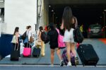 Θερινοί προορισμοί ενόψει Δεκαπενταύγουστου: Στο 100% οι πληρότητες, ουρές σε λιμάνια, διόδια και ΚΤΕΛ