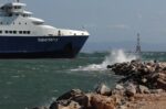 Απαγορευτικό σε Ραφήνα και Λαύριο σήμερα, ανήμερα της Παναγίας – Ποια πλοία δεν αναχωρούν λόγω θυελλωδών βοριάδων στο Αιγαίο